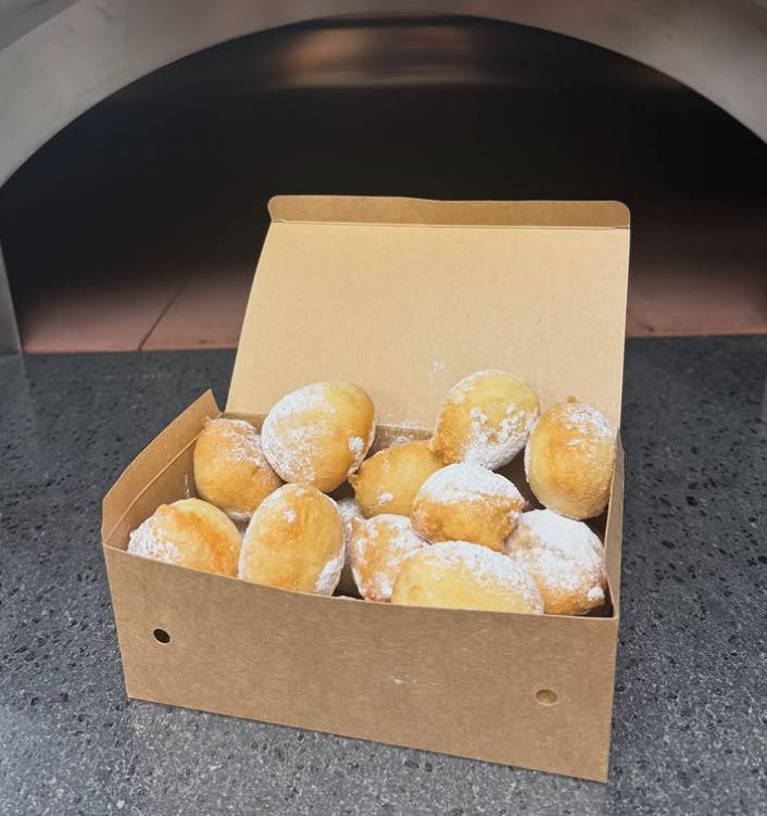 Boîte d'angelotti saupoudrés de sucre